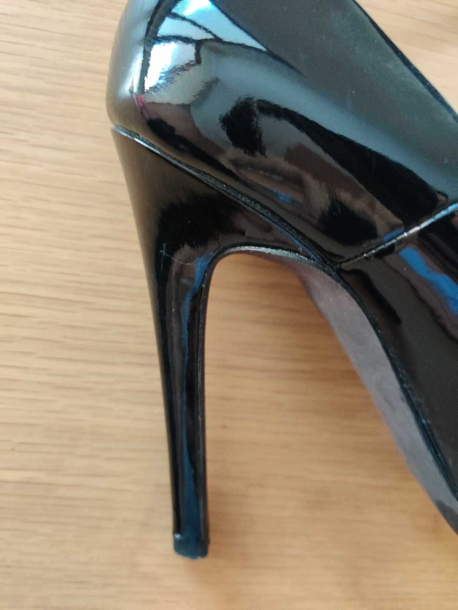 Лачени обувки на ток Kurt Geiger