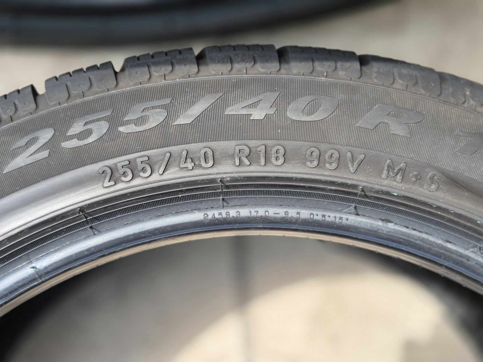 4бр.зимни гуми 255/40/18 99 V Pireli 23г. Като Нови