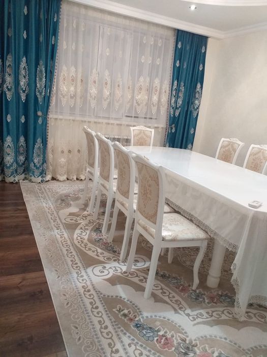 Продам стол для гостиной