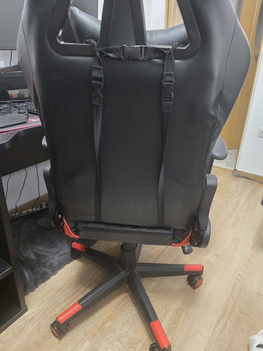 Scaun gaming perfect funcțional