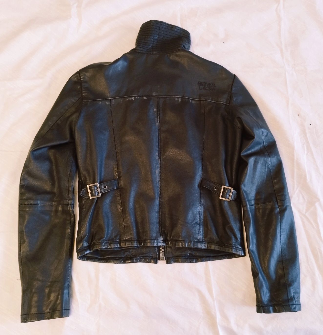 Jachetă de damă Superdry 1954, biker din piele, mărimea S.

Descriere: