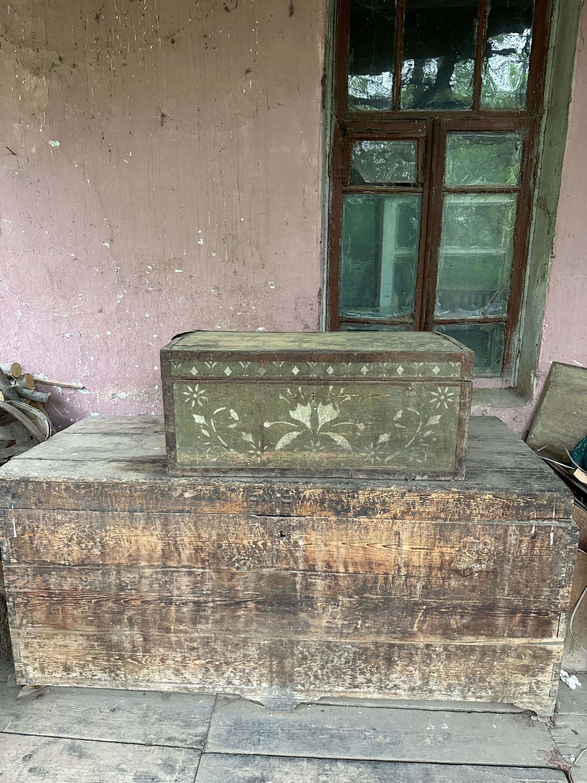 Продаю старинные сундуки