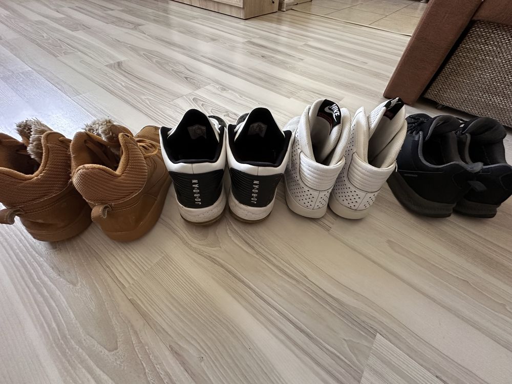 sneakers/adidasi