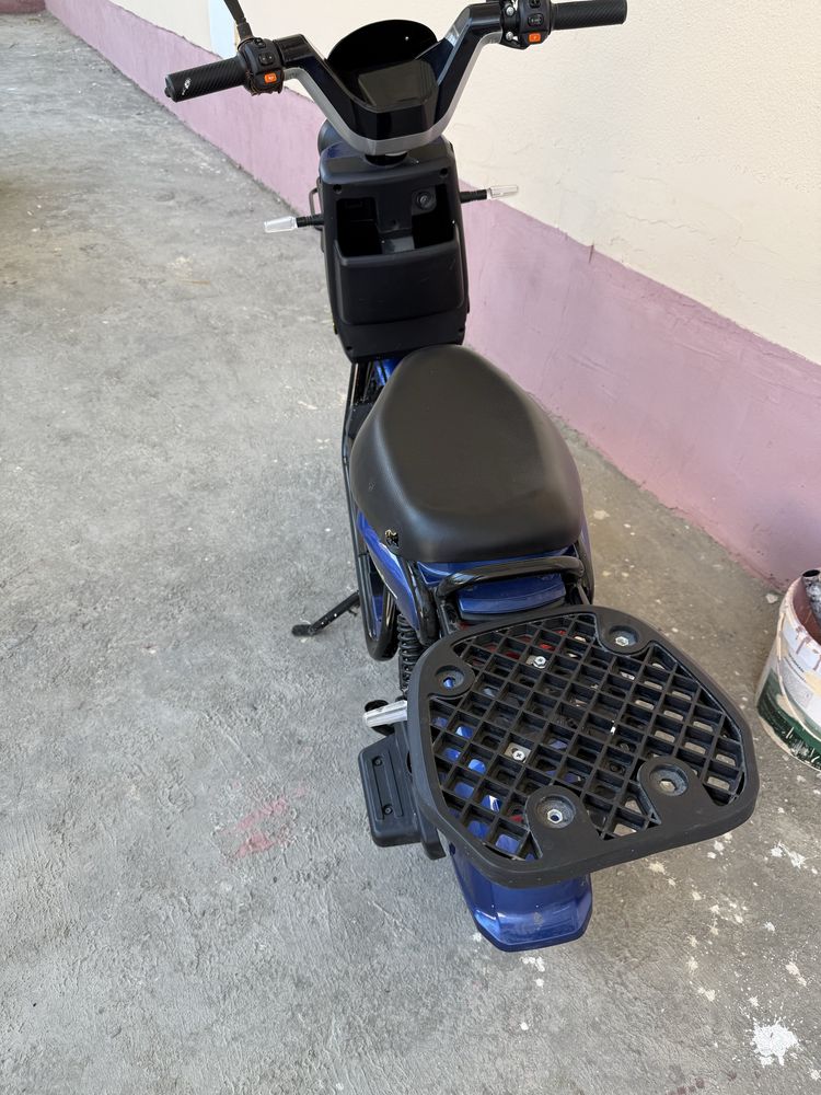 Skuter elektronni