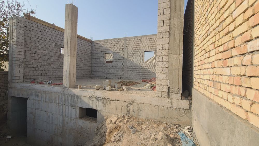 Yer sotiladi. Sroshny faqat naqtga