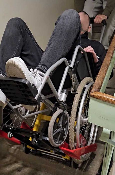 Cărucior electric portabil pt. persoane cu handicap