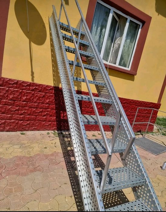 Scări metalice galvanizate la orice demisiune asiguram transport ori u