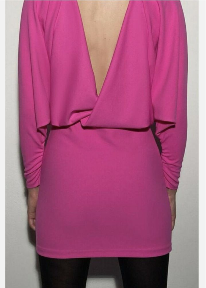 Нова елегантна рокля на Zara с етикет.