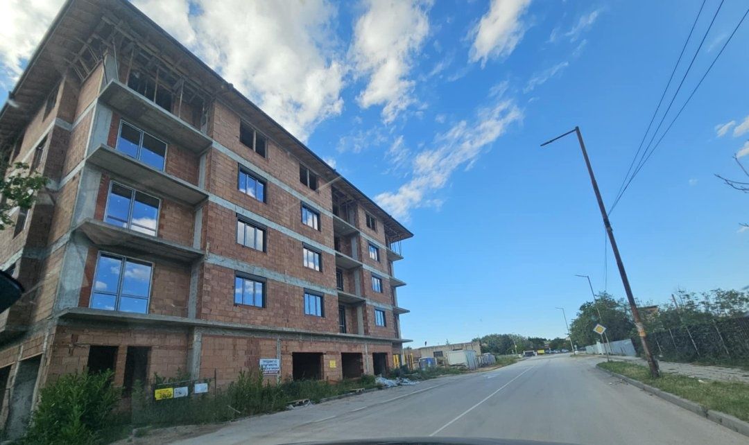 Продава се Тристаен апартамент в Свиленград - 101 кв.м за 10 €/кв.м - Снимка #1