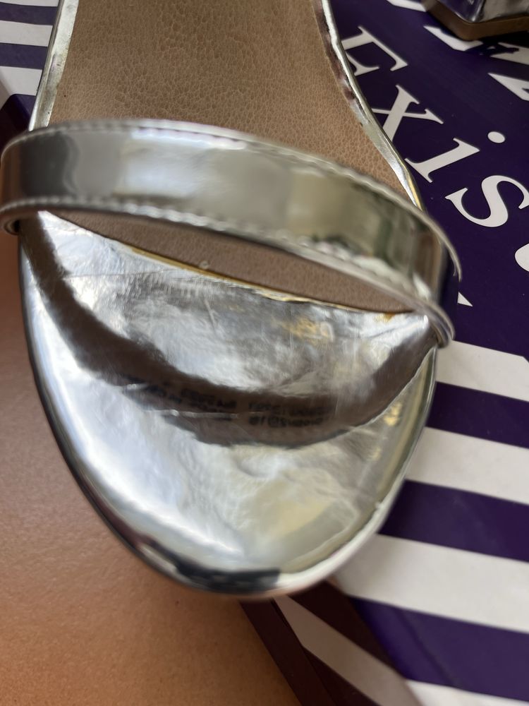 Vand sandale Asos marimea 36.5