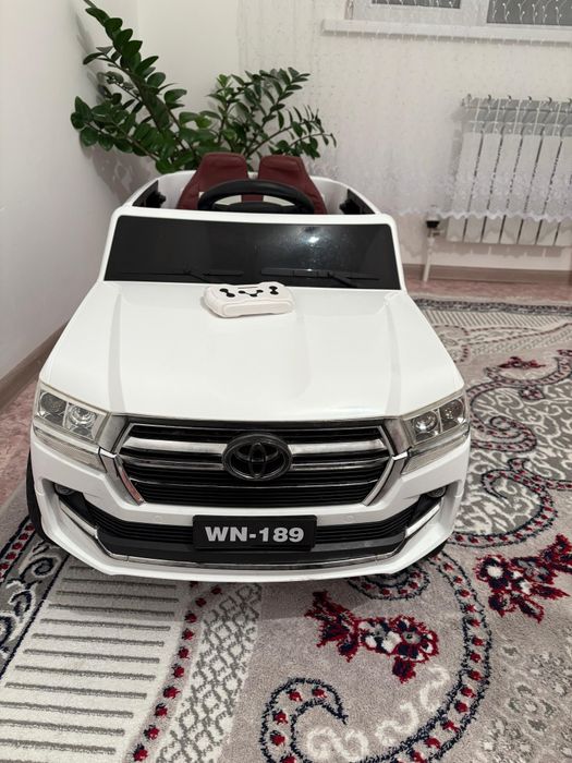 Балаларға арналған өте мықты машинка сатамын.
Toyota стиліндегі модель