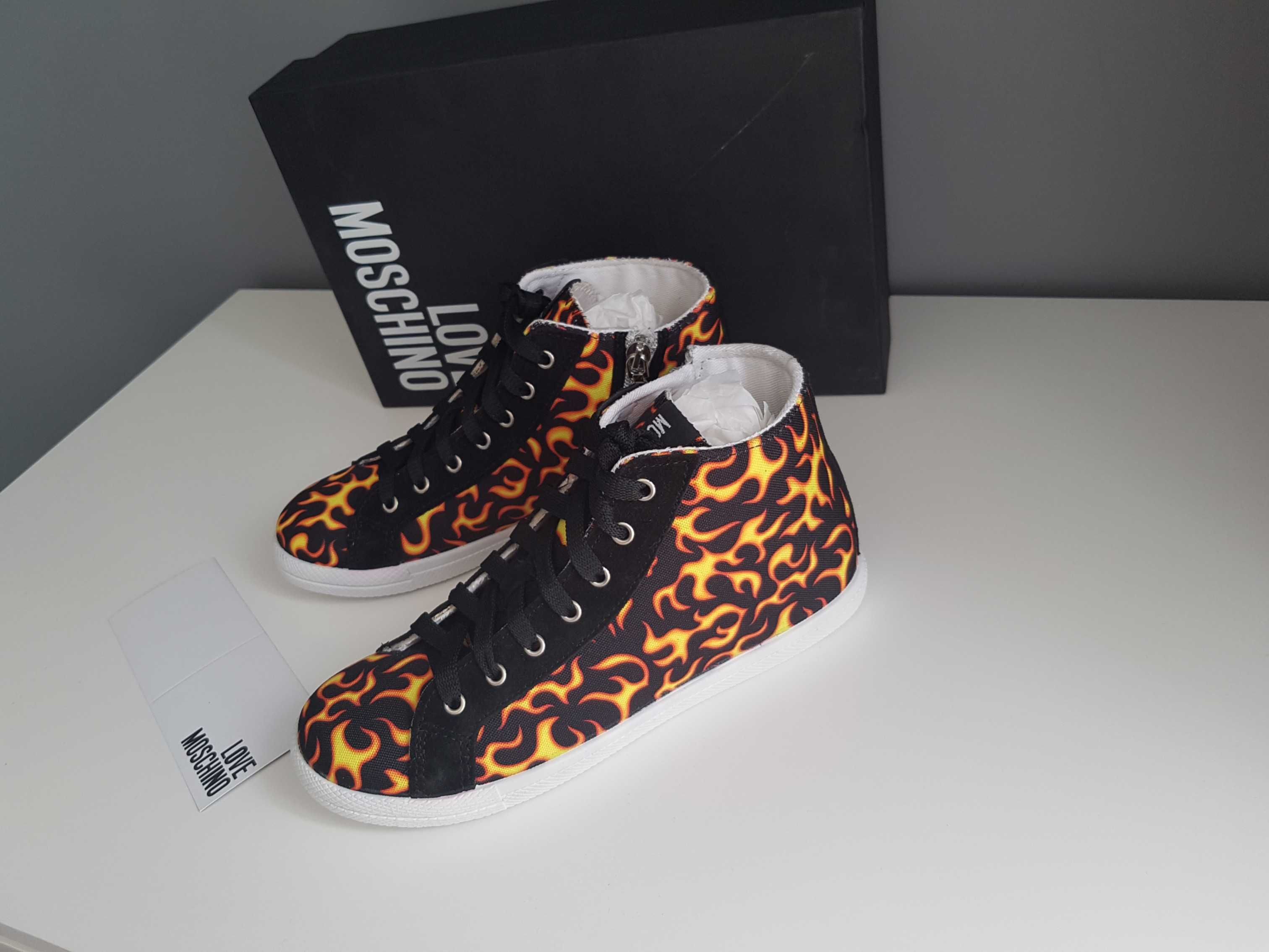 LOVE MOSCHINO нови и оригинални