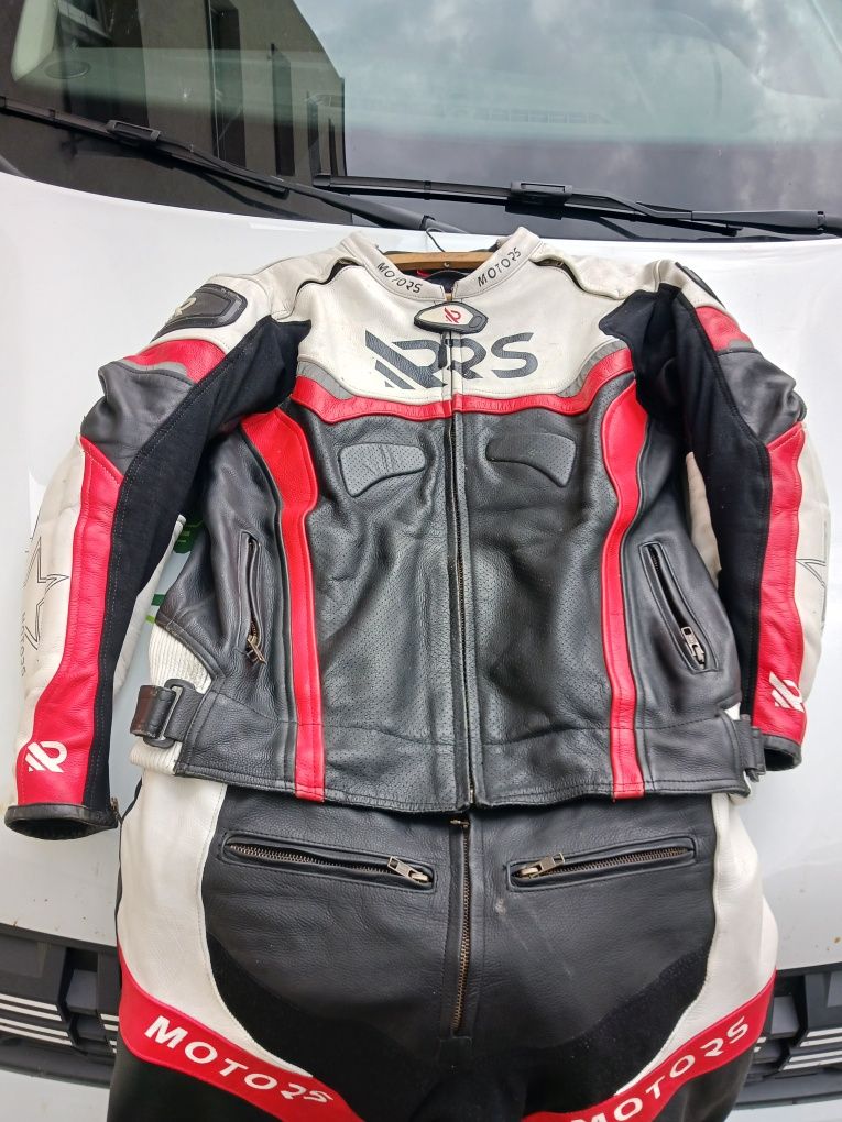 Costum moto cu cocoasa din 2  piese piele naturala