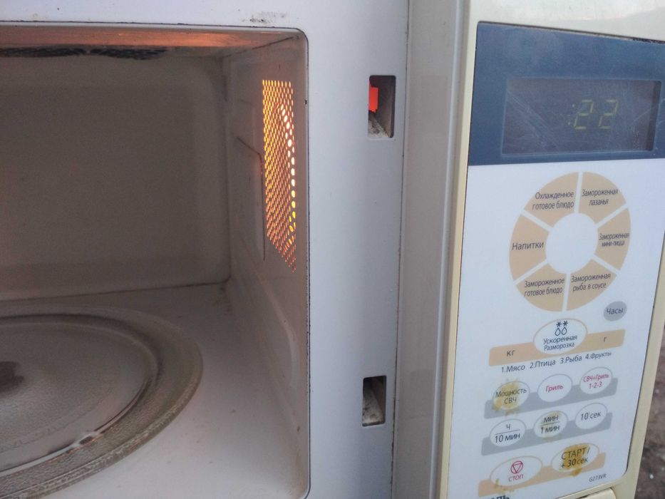 микроволновка Самсунг, с грилем, , в рабочем  состоянии!