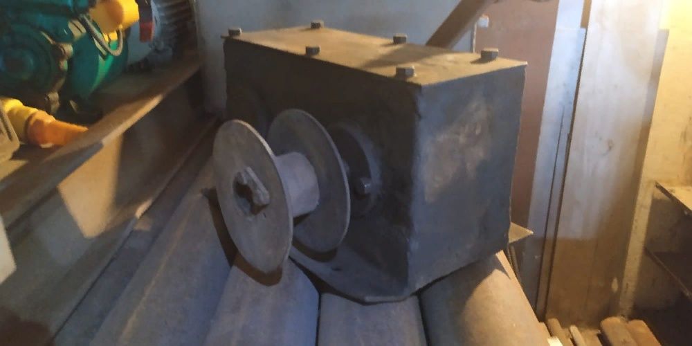 Лебедка тельфер обслуживаемый сделан в СССР механический