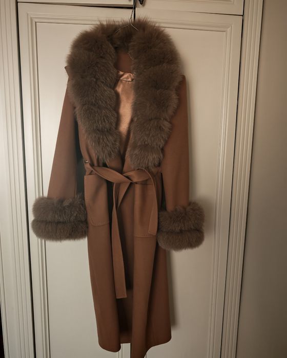 Palton cu guler de blana naturala
