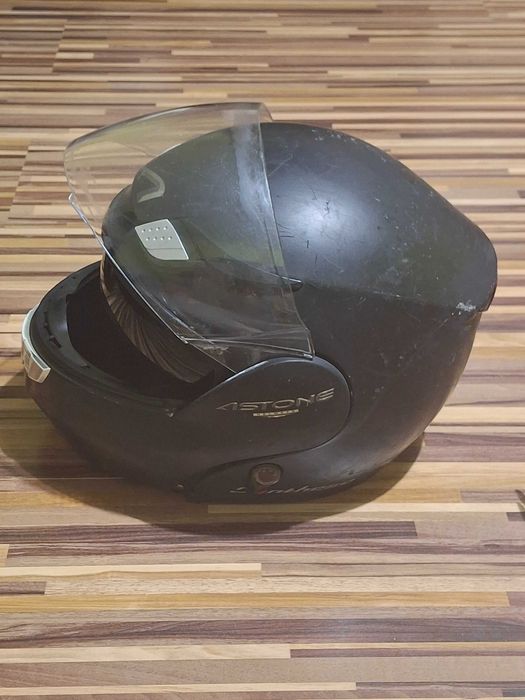 Reusch кожен екип + 2 каски Astone & Airoh – за истински моторист!