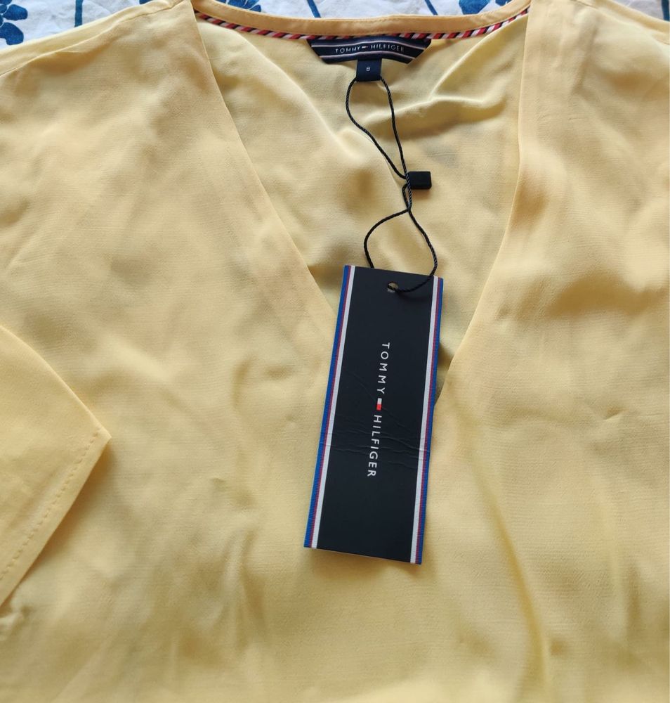 Bluza Tommy Hilfiger (nouă) mărimea 4 si 8