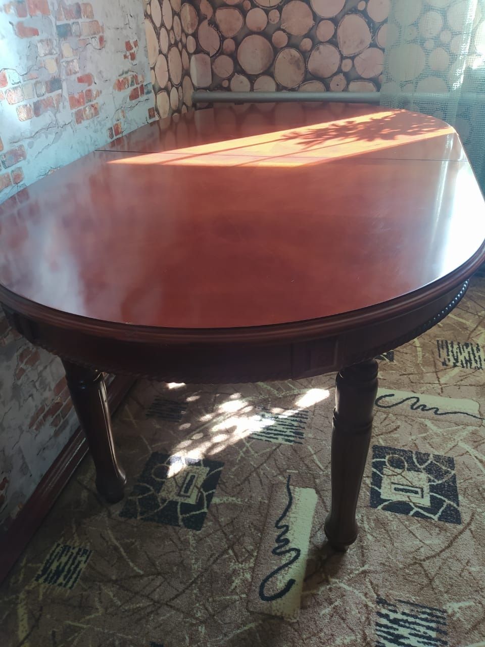 Продам стол из красного дерева