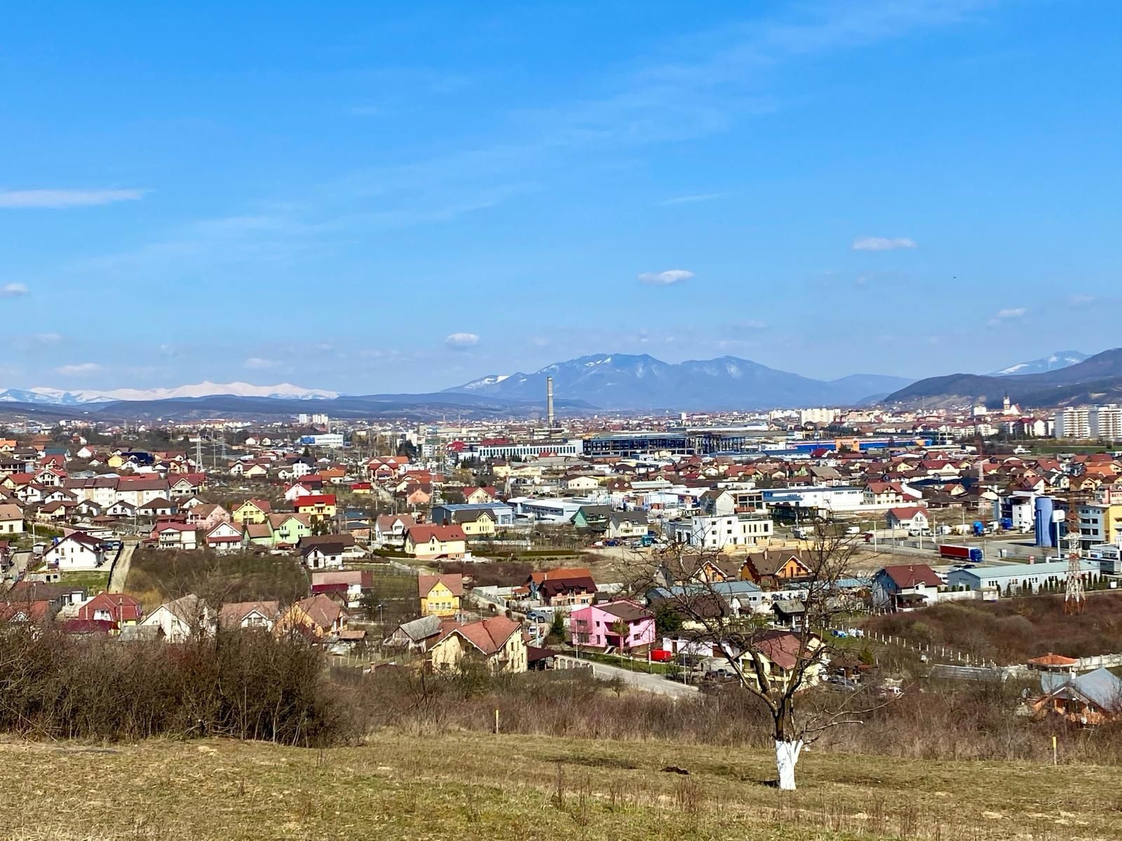 Vând teren intravilan, 10 ari, cu priveliște superbă, Bistrița