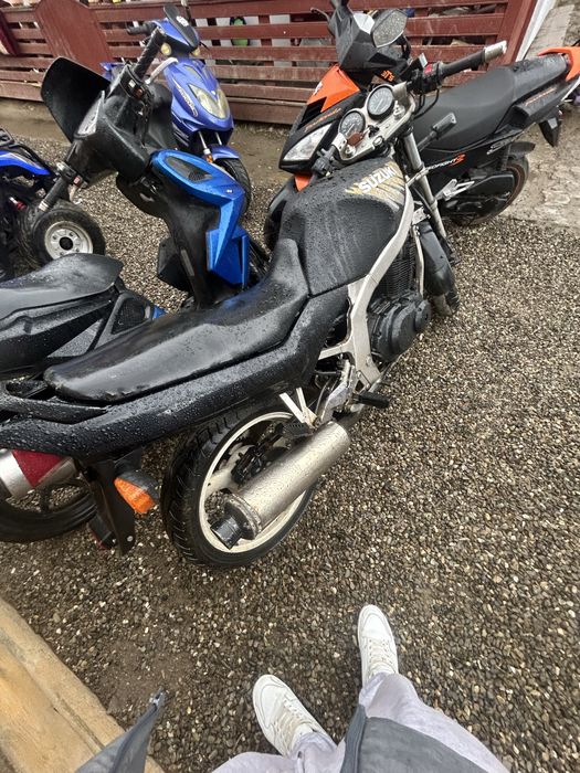 Vând sau schimb suzuki gs 500 e
