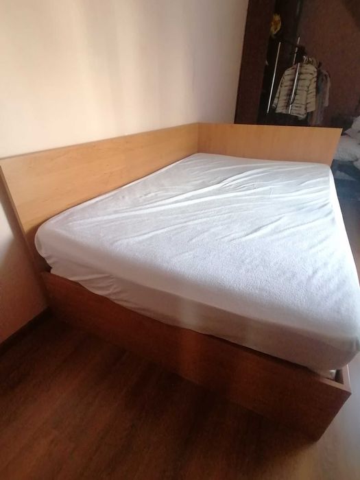 Спалня със скрин ,гардероб ,колона и шкаф