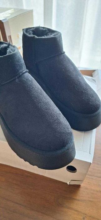 ghete dama tip UGG ,noi  , negre ,inblanite , marime 38 , pret 120 lei