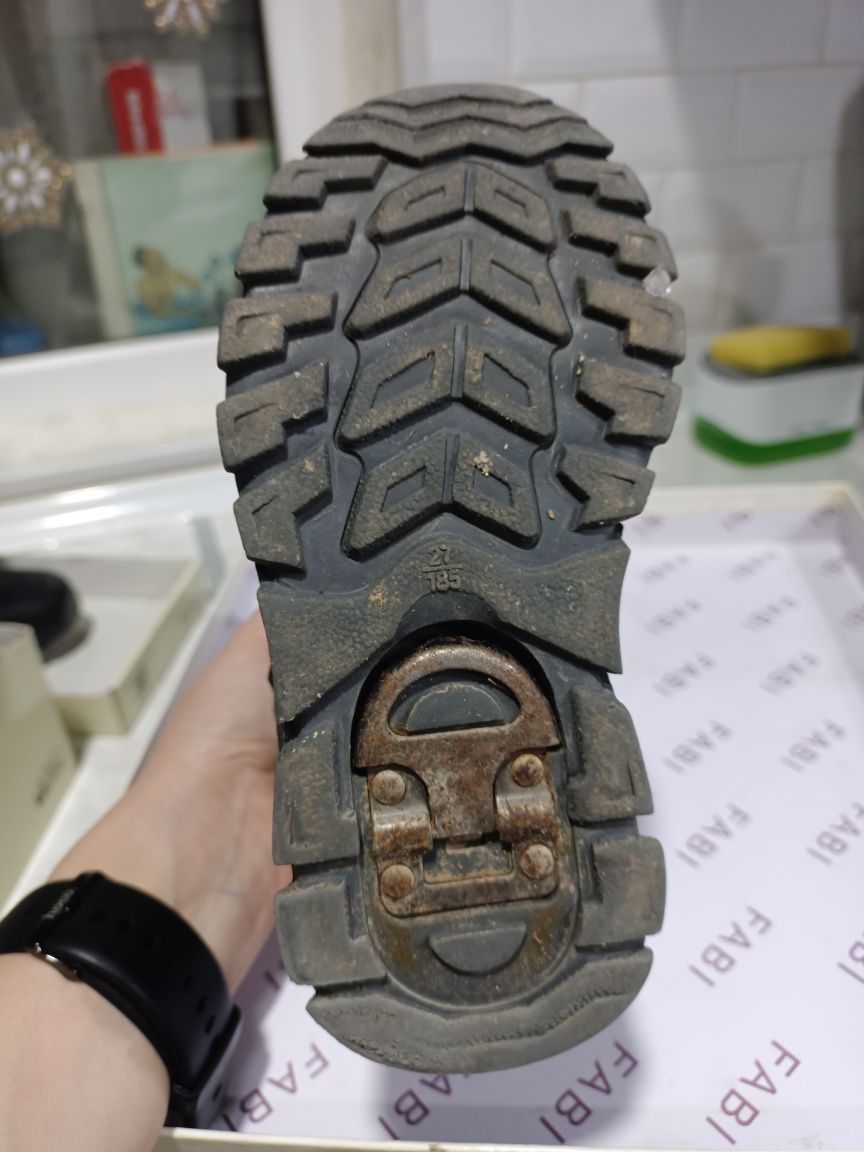 "Продам зимние сапожки для мальчика, размер 27. Очень тёплые, удобные