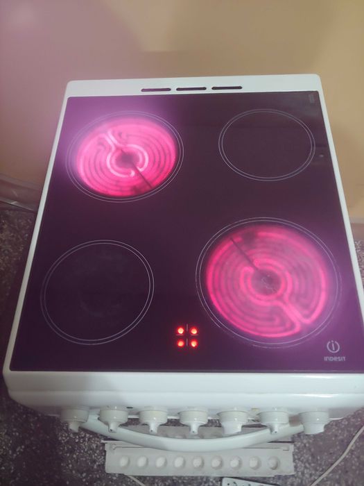 Indesit готварска печка