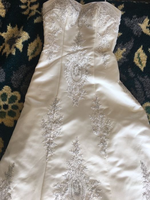 Vând 2 rochii de mireasa