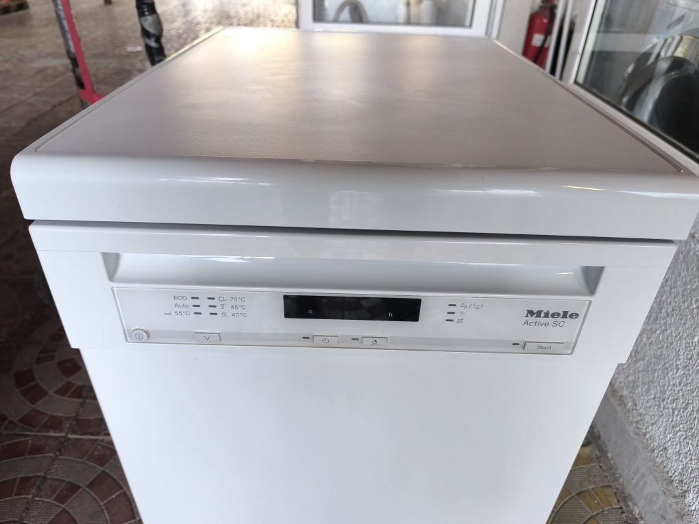 Съдомиялна Miele На 45см. - 9 комплекта.