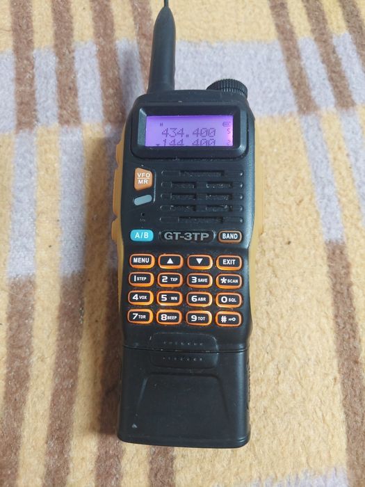 Statie Baofeng GT-3TP + Baterie extinsa + Statie de incarcare.