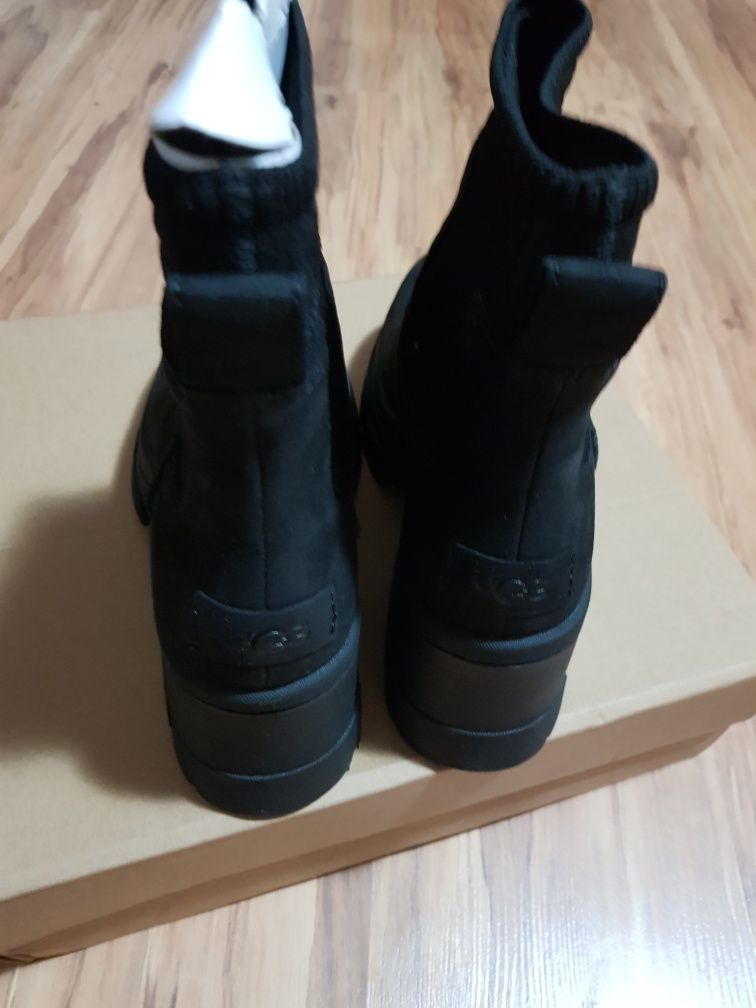 Vand ugg din piele intoarsa.marimea 40 originali