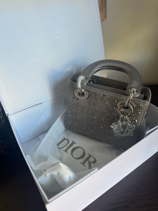 Lady Dior Mini чанта bag чисто нова в черно и сиво