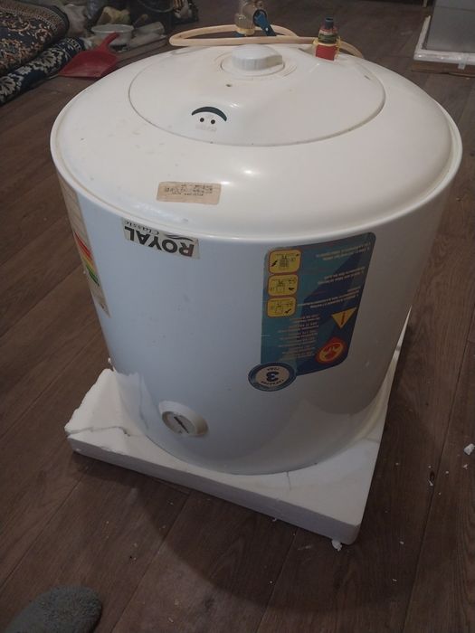 Продаётся  титан водонагревательный объем 50л