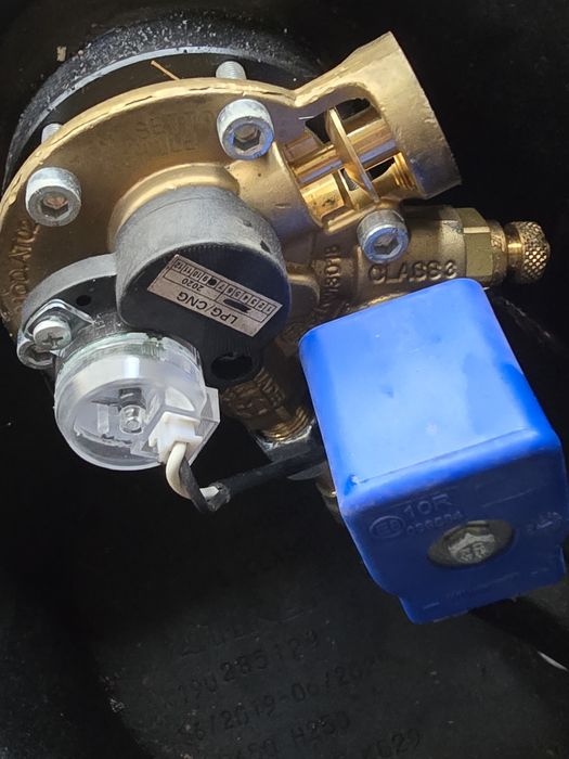 Продавам Газов Инжекцион