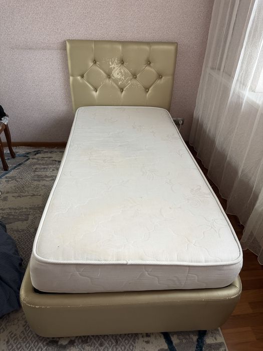 Продам кровать с матрасом