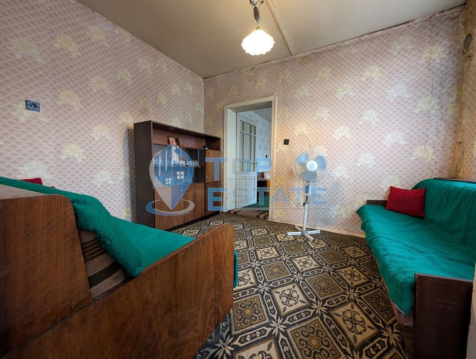 Едноетажна къща с кладенец и гараж в квартал Калтинец, град Горна Оря