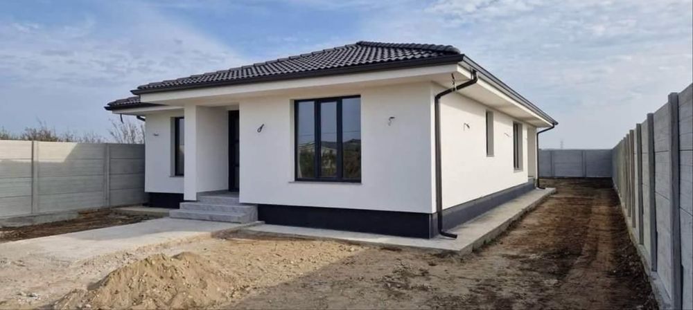 Vand case pe structura metalica