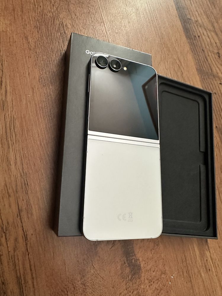 Samsung Galaxy Z Flip7 FE/Самсунг