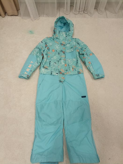 Продам комбинезон для девочек