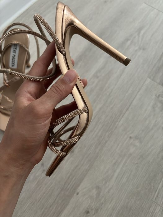 Vand sandale Steve Madden marimea 36