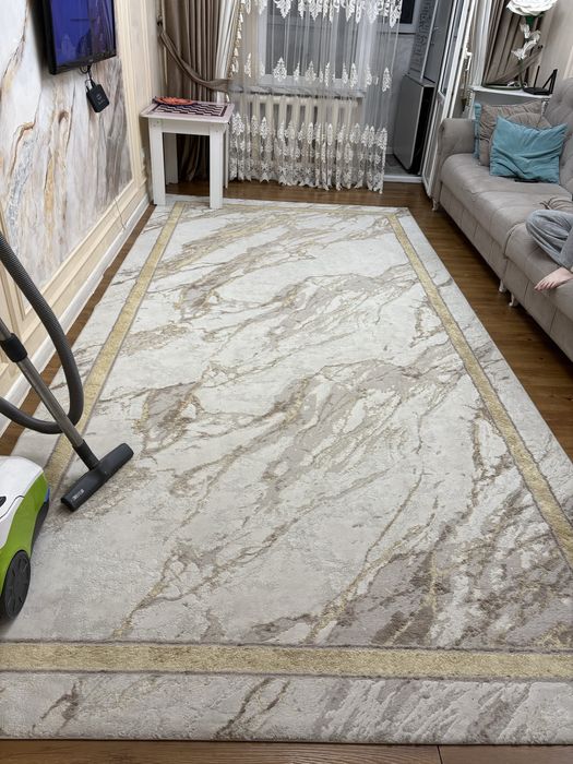 Ковер! Нужна химчистка год пользовались! 20 тысяч