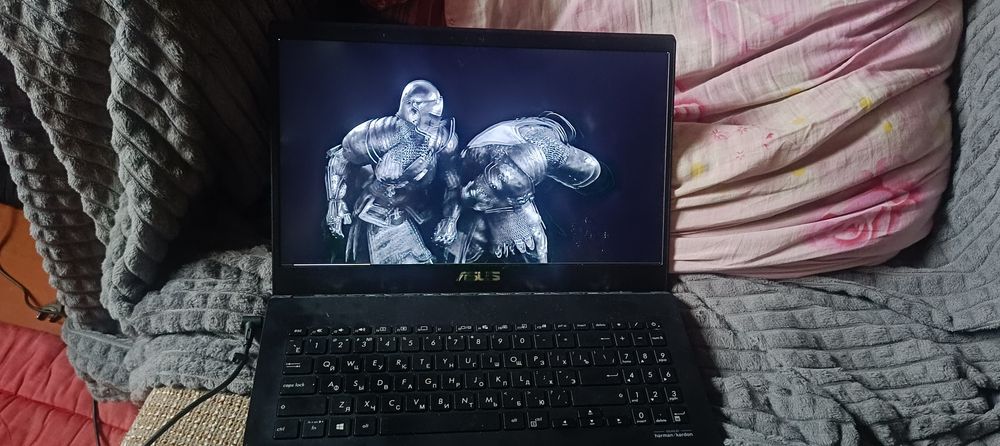 Ноутбук ASUS, торг уместен