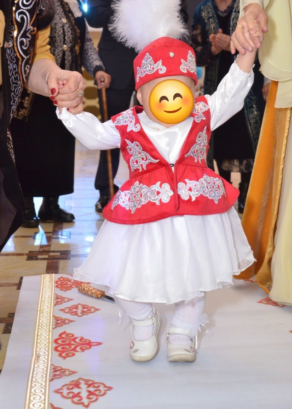 Тұсау кесер, 1 жасқа ұлттық киім