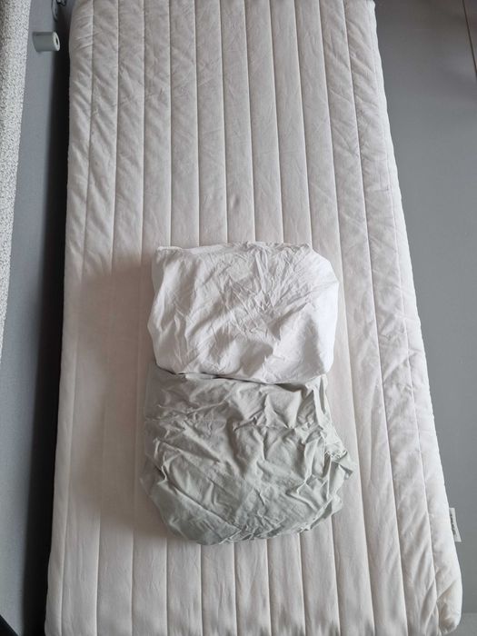 Pătuț bebeluși, saltea și cearceafuri