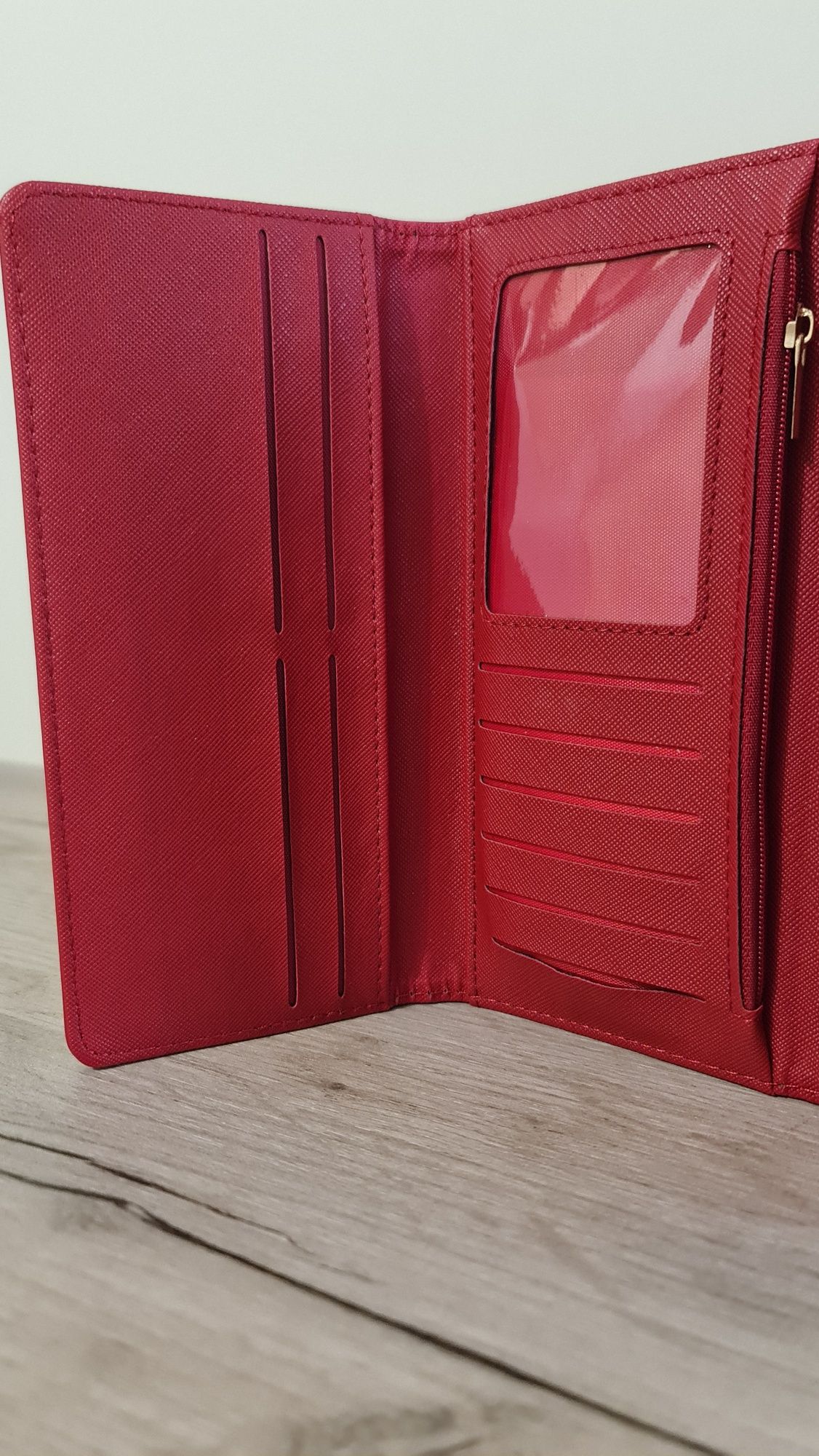 Червено дамско портмоне