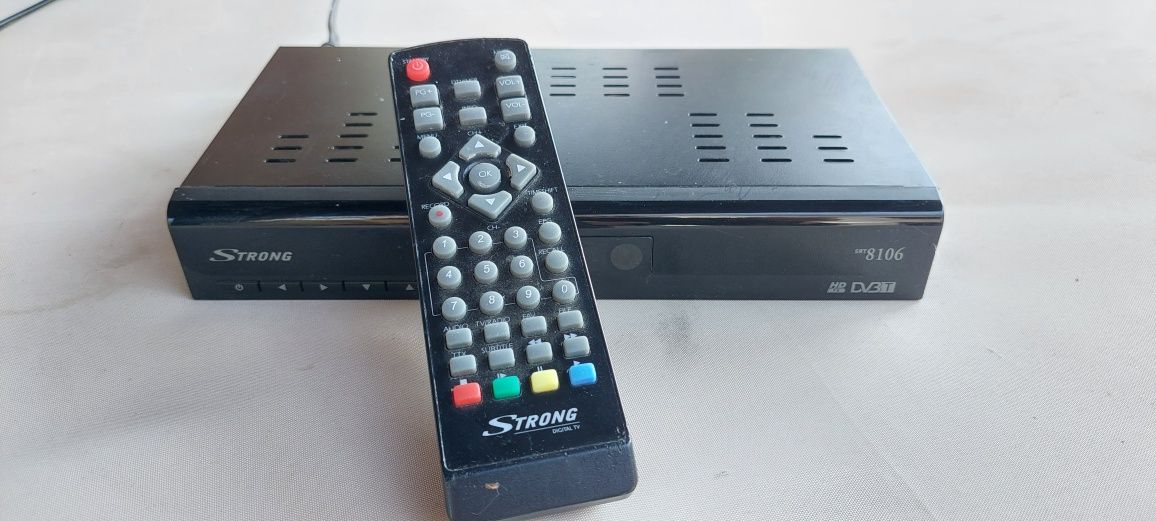 Цифров декодер Strong STR 8106