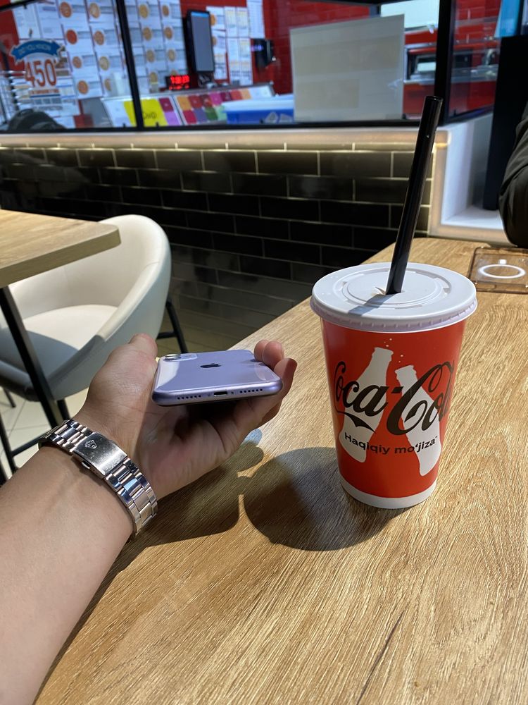 Iphone 11 sotiladi sroshna