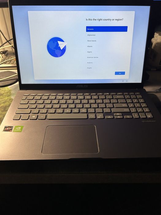 Laptop ASUS Ryzen 5, placa video Nvidia